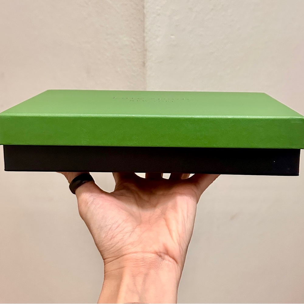 Kate Spade New York Gift Box – Green & Black – Brand New Condition - Picture 5 of 10